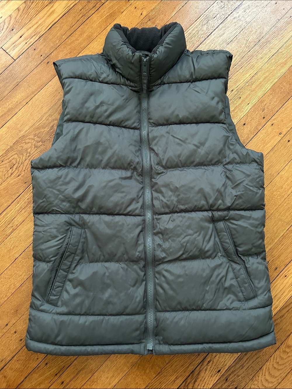 Old Navy Men’s Gray Vest Size Medium